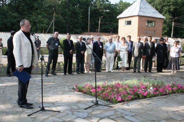 vinnica-2011-012C3DCD28A-6C03-5BA3-E4B2-409D6ECB79EA.jpg